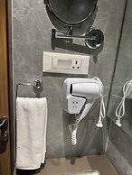HOTEL MUMBAI HOUSE MINDSPACE MALAD