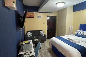 Hidden Gems Studio Apartments