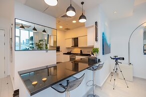 Sophisticated 1BR Palm Apt w Beach Access