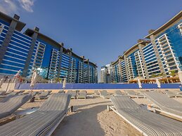 Sophisticated 1BR Palm Apt w Beach Access