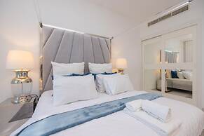Sophisticated 1BR Palm Apt w Beach Access
