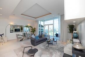 Sophisticated 1BR Palm Apt w Beach Access