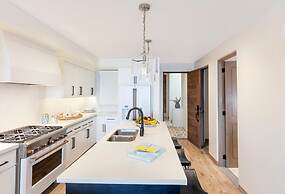 Oceanview Residence With World Class Amenities