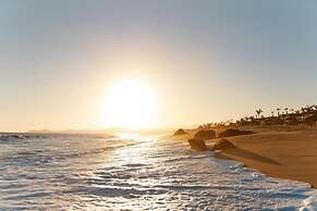 Oceanview Residence With World Class Amenities