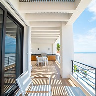 Oceanfront 3bd Penthouse Residence