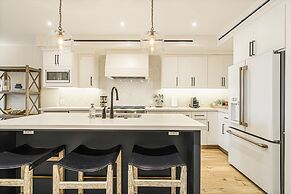 Oceanview 2BD Residence With a Spacious Terrace