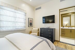 Oceanview 2BD Residence With a Spacious Terrace