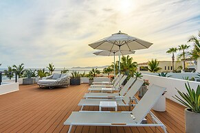 Oceanview 2BD Residence With a Spacious Terrace