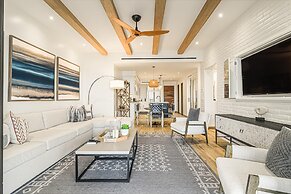 Oceanview 2BD Residence With a Spacious Terrace