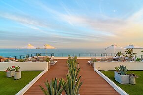 Oceanview 2BD Residence With a Spacious Terrace