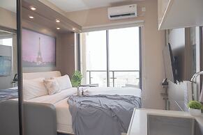 Comfort And Good Place Studio At Sky House Bsd Apartment