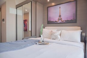 Comfort And Good Place Studio At Sky House Bsd Apartment
