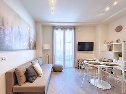 Moderno Bilocale con Terrazzo e Parcheggio