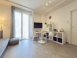 Moderno Bilocale con Terrazzo e Parcheggio