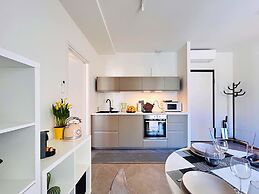 Moderno Bilocale con Terrazzo e Parcheggio