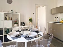 Moderno Bilocale con Terrazzo e Parcheggio
