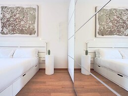Moderno Bilocale con Terrazzo e Parcheggio
