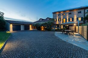 Antico Casale Vignale Stunning View and Pool
