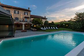 Antico Casale Vignale Stunning View and Pool