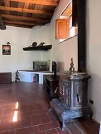 Casale Rustico con Piscina Privata e Ampio Parco