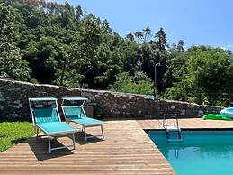 Casale Rustico con Piscina Privata e Ampio Parco