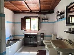 Casale Rustico con Piscina Privata e Ampio Parco