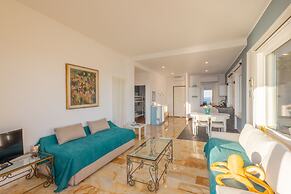 Sky & Sea Apartment by Wonderful Italy