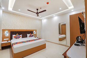 Fabhotel Raj Palace