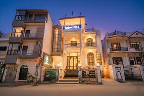 Fabhotel Raj Palace