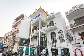 Fabhotel Raj Palace