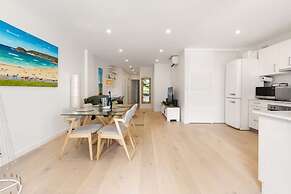 Stylish Manly Apartment With Harbour Views