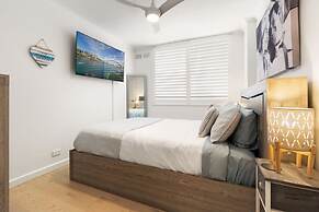 Stylish Manly Apartment With Harbour Views