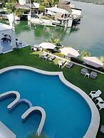 Marina Palace Tequesquitengo