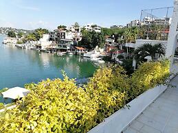 Marina Palace Tequesquitengo