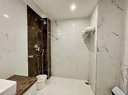 TBS Sea View - Full AC- Pool & Breakfast