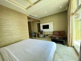 TBS Sea View - Full AC- Pool & Breakfast