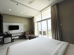 TBS Sea View - Full AC- Pool & Breakfast