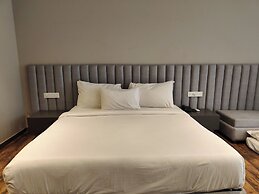THE DEMOCRACY HOTEL & RESORT