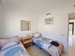 Casa Mila Roda Sleeps 4 With Pool