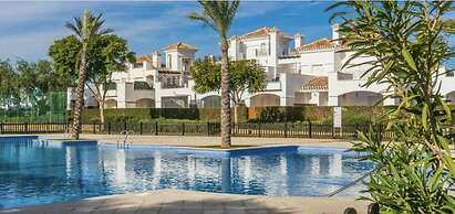 Golf Resort - Apartment - Sleeps4 - Pool - Parking