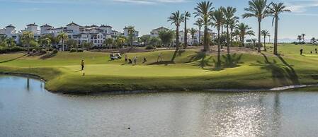 Golf Resort - Apartment - Sleeps4 - Pool - Parking