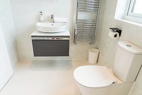 3 Bedroom 3.5 Bathroom House Chichester
