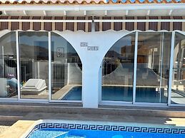 Casa Amira a Modern House With Pool