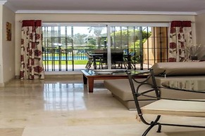 2 Bed Apartment Sleeps 4 - Pool Access - Garden