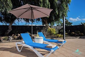 3 Bed Villa - Pool, Terrace, Bbq, Near Beach
