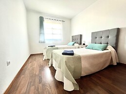 House - Sleeps 6 - Pool - Pet Friendly