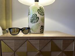 House - Sleeps 6 - Pool - Pet Friendly
