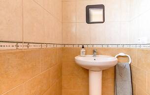 House - Sleeps 6 - Pool - Pet Friendly