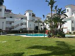 Beach Apartment - Sleeps 6, Pool & Private Terrace
