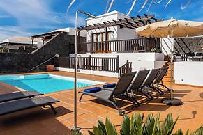 4 Bed Villa - Heated Pool, Pool Table, Bbq, Patio
